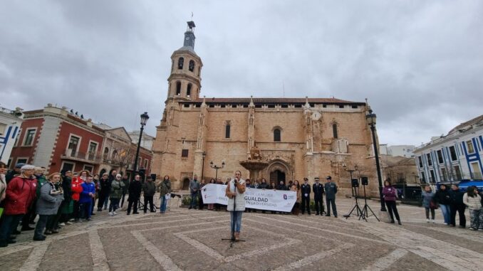 El-alcalde-de-Valdepenas-destaca-que-la-sociedad-ya-no-silencia-la-violencia-y-la-desigualdad-contra-las-mujeres