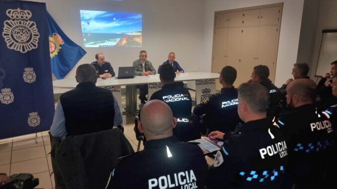El-alcalde-de-Valdepenas-inaugura-una-jornada-formativa-de-la-Policia-Nacional-dirigida-a-policias-locales-de-la-comarca