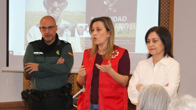 La-Guardia-Civil-imparte-una-charla-sobre-seguridad-y-prevencion-de-estafas