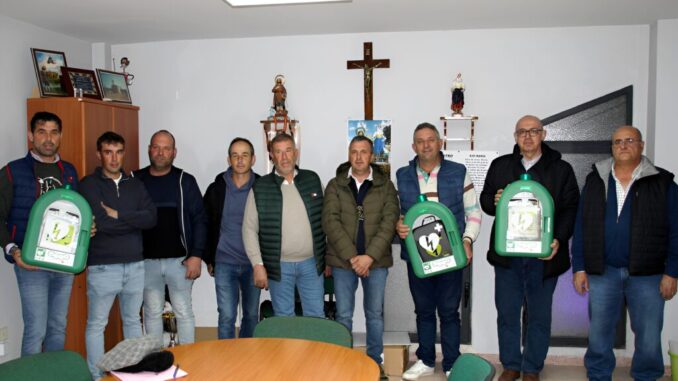 La-Hermandad-de-San-Isidro-dona-tres-desfibriladores-Nos-debemos-al-pueblo