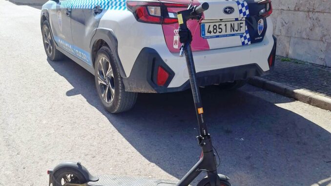 La-Policia-Local-inmoviliza-un-patinete-y-denuncia-a-dos-jovenes-por-tenencia-de-hachis
