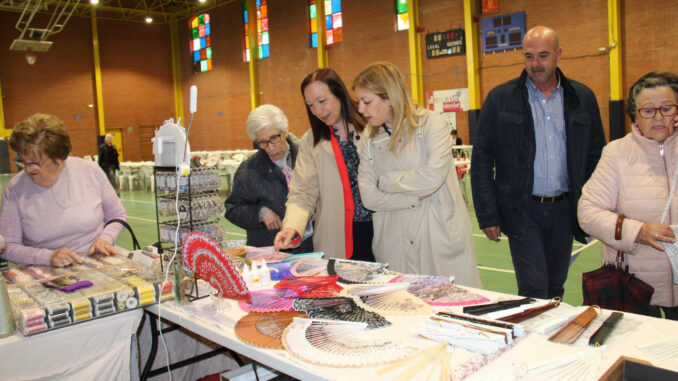 Artesanas-de-la-comarca-se-reunen-en-Alcazar-en-una-nueva-edicion-del-Encuentro-de-Encajeras