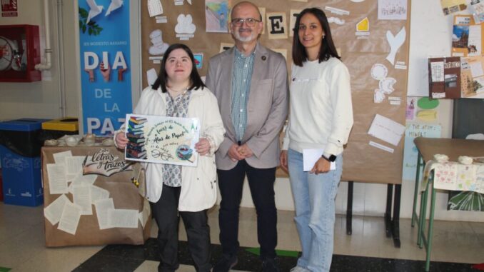 El-IES-Modesto-Navarro-dona-400-euros-a-la-asociacion-Alas-de-Papel