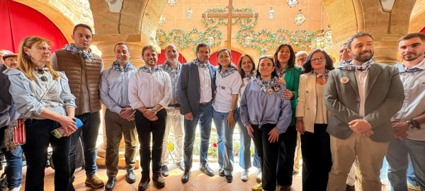 El-presidente-de-la-Diputacion-resalta-el-valor-identitario-y-turistico-de-las-Cruces-y-Mayos-de-Villanueva-de-los-Infantes