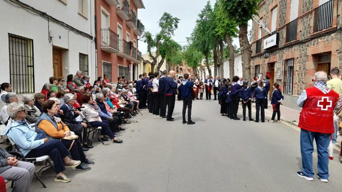 Mayores-de-Cruz-Roja-rindieron-tributo-a-la-tradicion-de-la-matanza-en-su-cruz-de-mayo