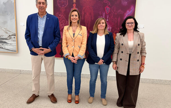 Rocio-Zarco-muestra-el-apoyo-de-la-Diputacion-de-Ciudad-Real-a-la-87a-edicion-de-la-Exposicion-Internacional-de-Artes-Plasticas-de-Valdepenas
