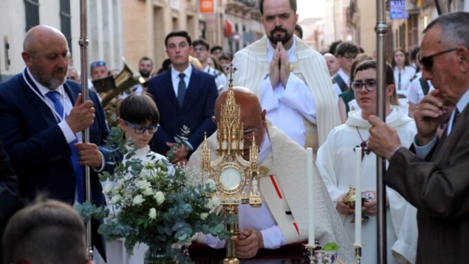 El-Corpus-recupero-su-recorrido-habitual-y-anadio-novedades