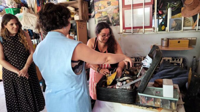 El-Gobierno-regional-destaca-en-Alcazar-de-San-Juan-las-ayudas-al-relevo-generacional-para-preservar-los-oficios-artesanos