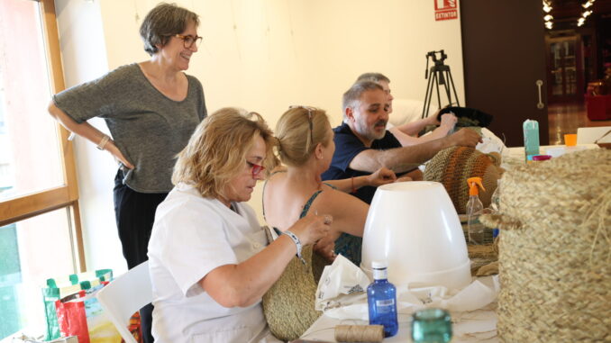 El-Taller-de-Esparto-de-la-Universidad-Popular-de-Alcazar-de-San-Juan-clausura-el-curso-mostrando-la-vigencia-de-una-artesania-tradicional