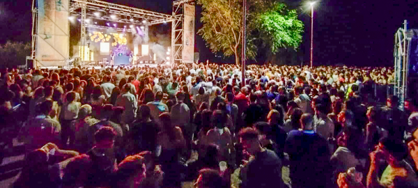 Exito-de-publico-y-buen-directo-de-La-La-Love-You-en-el-concierto-del-Dia-de-la-Provincia-celebrado-en-Miguelturra
