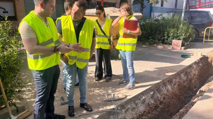 Se-ejecutan-las-obras-de-modernizacion-de-la-infraestructura-hidraulica-en-la-zona-de-Avenida-de-Alcazar-para-mejorar-la-calidad-eficiencia-y-garantia-del-suministro