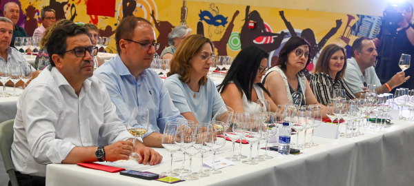 Valverde-apunta-en-la-primera-cata-solidaria-con-motivo-del-Dia-de-la-Provincia-el-acierto-de-maridar-el-orgullo-por-nuestro-potencial-agroalimentario-con-el-apoyo-a-entidades-del-Tercer-sector