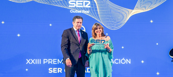 Valverde-remarca-en-los-Premios-de-Comunicacion-de-la-SER-el-valor-que-tiene-reconocer-el-esfuerzo-la-trayectoria-y-la-aportacion-de-quienes-construyen-provincia