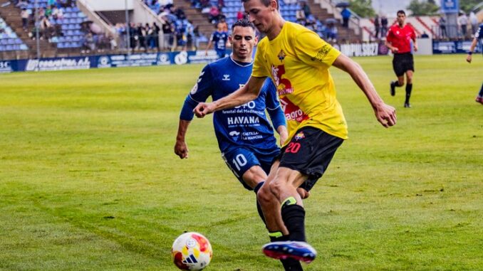 Juli-Cacho-y-Uriel-primeras-renovaciones-del-CF-La-Solana