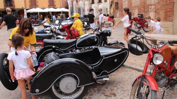 La-gran-familia-de-las-Motos-Clasicas-reunio-a-mas-de-un-centenar-de-maquinas