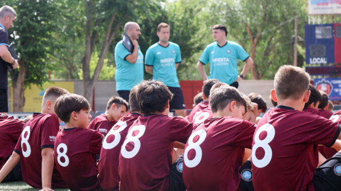 La-propuesta-de-la-‘Iniesta-Academy-vuelve-a-Alcazar-para-formar-a-mas-de-150-jovenes-en-valores-ciudadanos-y-deportivos