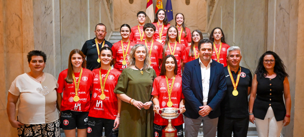 Recepcion-oficial-en-el-Palacio-Provincial-a-las-campeonas-de-Espana-cadete-del-Almagro-Futbol-Sala-Femenino