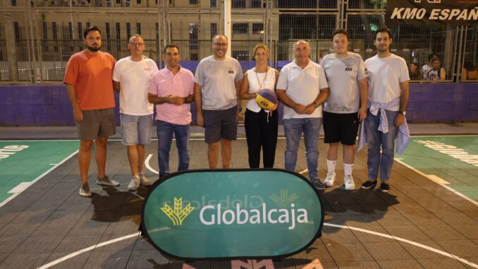 El-Torneo-de-Baloncesto-3X3-congrega-a-multitud-de-aficionados-en-el-ambiente-festivo-propio-de-la-preferia