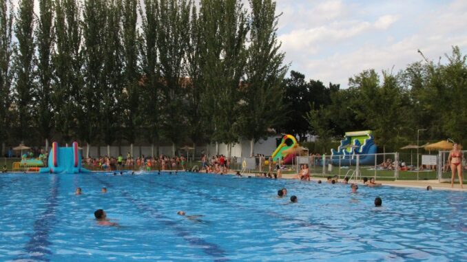 Piscina-municipal-ultima-fiesta-antes-de-la-reforma