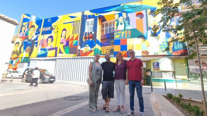 Un-mural-de-16-metros-de-altura-recupera-los-rostros-y-recuerdos-del-mercado-municipal-de-Valdepenas