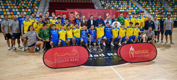 Valverde-reitera-el-compromiso-de-la-institucion-provincial-con-el-deporte-en-la-final-del-Trofeo-Diputacion-de-balonmano