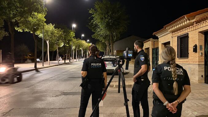 La-Policia-Local-denuncia-dos-conducciones-negligentes-y-extingue-el-incendio-de-dos-contenedores