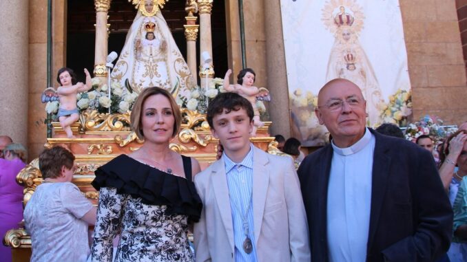 La-Virgen-de-Penarroya-rompe-el-techo-53.700-euros-en-un-Ofrecimiento-historico