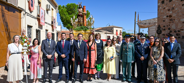 La-devocion-del-pueblo-de-Bolanos-al-Cristo-de-la-Columna-y-sus-singulares-alabardas-una-muestra-mas-de-las-extraordinarias-tradiciones-que-atesora-la-provincia