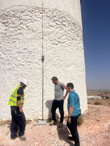 Se-instalan-dos-antenas-pararrayos-para-reforzar-la-proteccion-de-los-emblematicos-molinos-de-viento