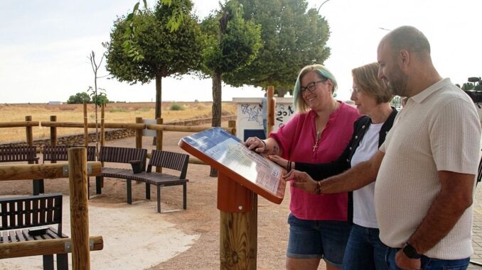 Un-rincon-para-mirar-y-recordar-La-Solana-estrena-su-mirador-dedicado-a-Federico-Romero