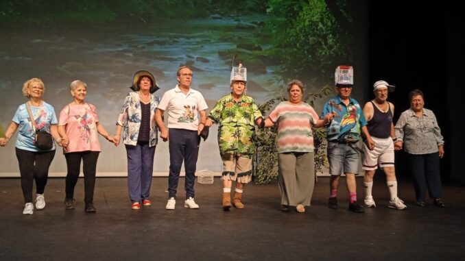 Valdepenas-conmemora-el-Dia-Internacional-de-las-Personas-de-Edad-con-teatro-un-desfile-de-moda-y-un-reconocimiento-a-Maria-Sanchez-Diaz