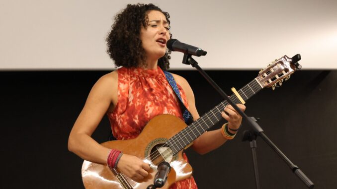 Ana-Ramos-presenta-en-Alcazar-de-San-Juan-‘La-pluma-su-cortometraje-basado-en-la-primera-novela-de-su-trilogia