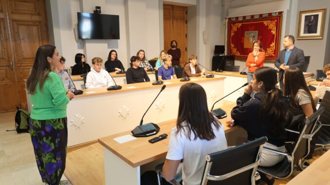El-Ayuntamiento-de-Alcazar-de-San-Juan-recibe-a-estudiantes-Italianos-del-programa-Erasmus