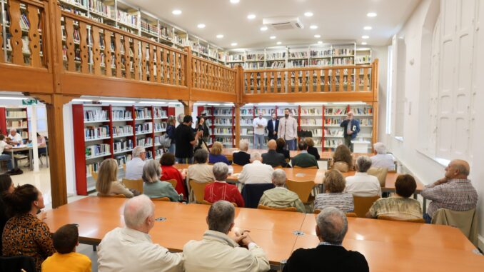 El-Ayuntamiento-de-Alcazar-rinde-homenaje-a-Santiago-Ramos-Plaza-dando-su-nombre-a-la-sala-de-lectura-de-la-Biblioteca-Municipal