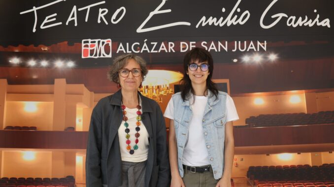 La-obra-‘Bajo-la-tierra-que-pisamos-invita-a-reflexionar-a-mas-de-200-estudiantes-de-Alcazar-de-San-Juan-sobre-la-memoria-democratica