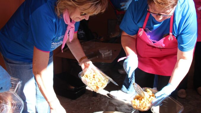 Las-migas-solidarias-de-la-AECC-recaudan-2.030-euros