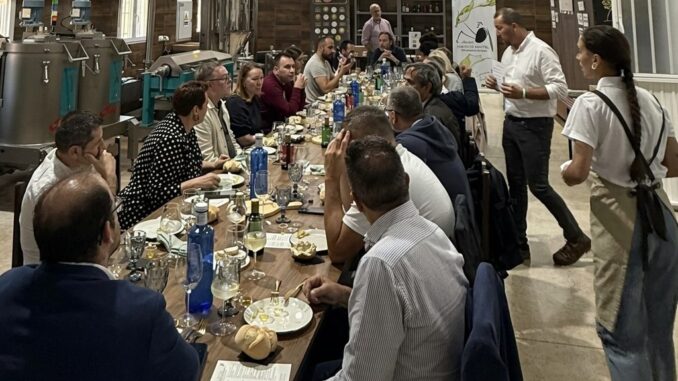 Oro-La-Senda-reune-a-veinte-importadores-para-una-degustacion-de-productos-solaneros
